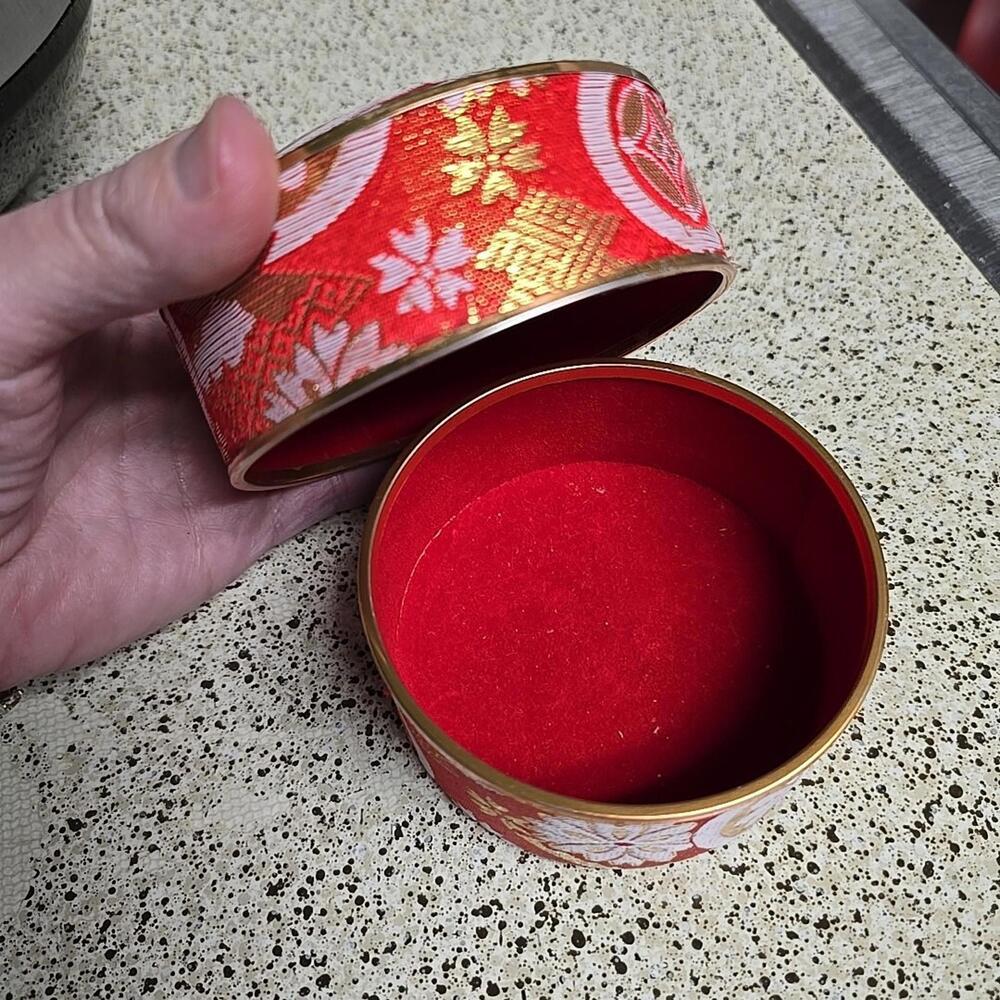 Japanese Kimono Fabric Trinket Box Vtg Round Padded Lid Komono Ire Red 4"×2" - Picture 4 of 15
